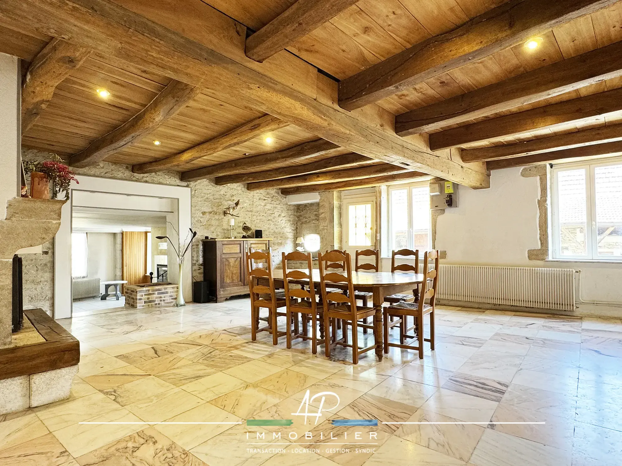 Petite maison en pierre avec terrasse et cave dans le village de Champagne-sur-Vingeanne 