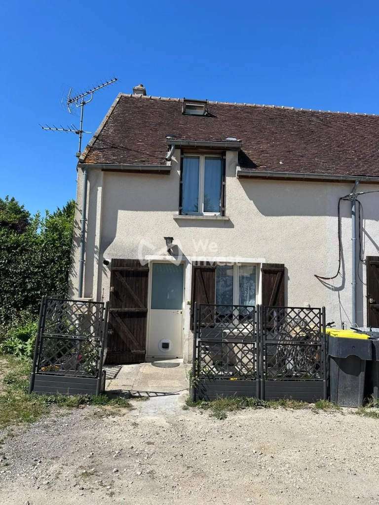 Maison ancienne à vendre à Mouroux de 80 m² avec terrain et parking