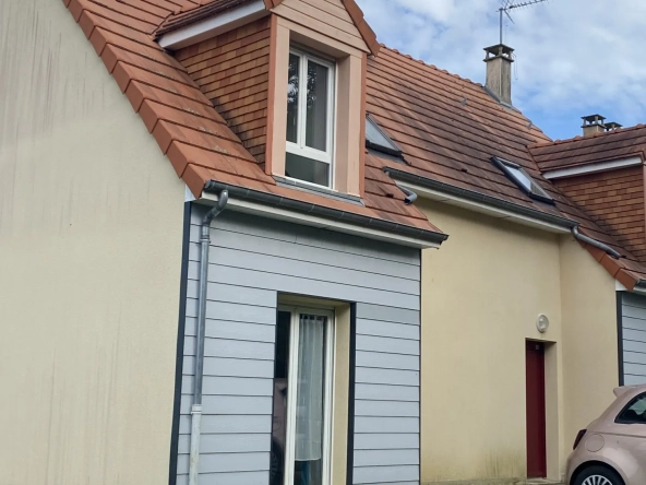 Maison jumelée à vendre à Mamers – 2 chambres, terrasse, parking