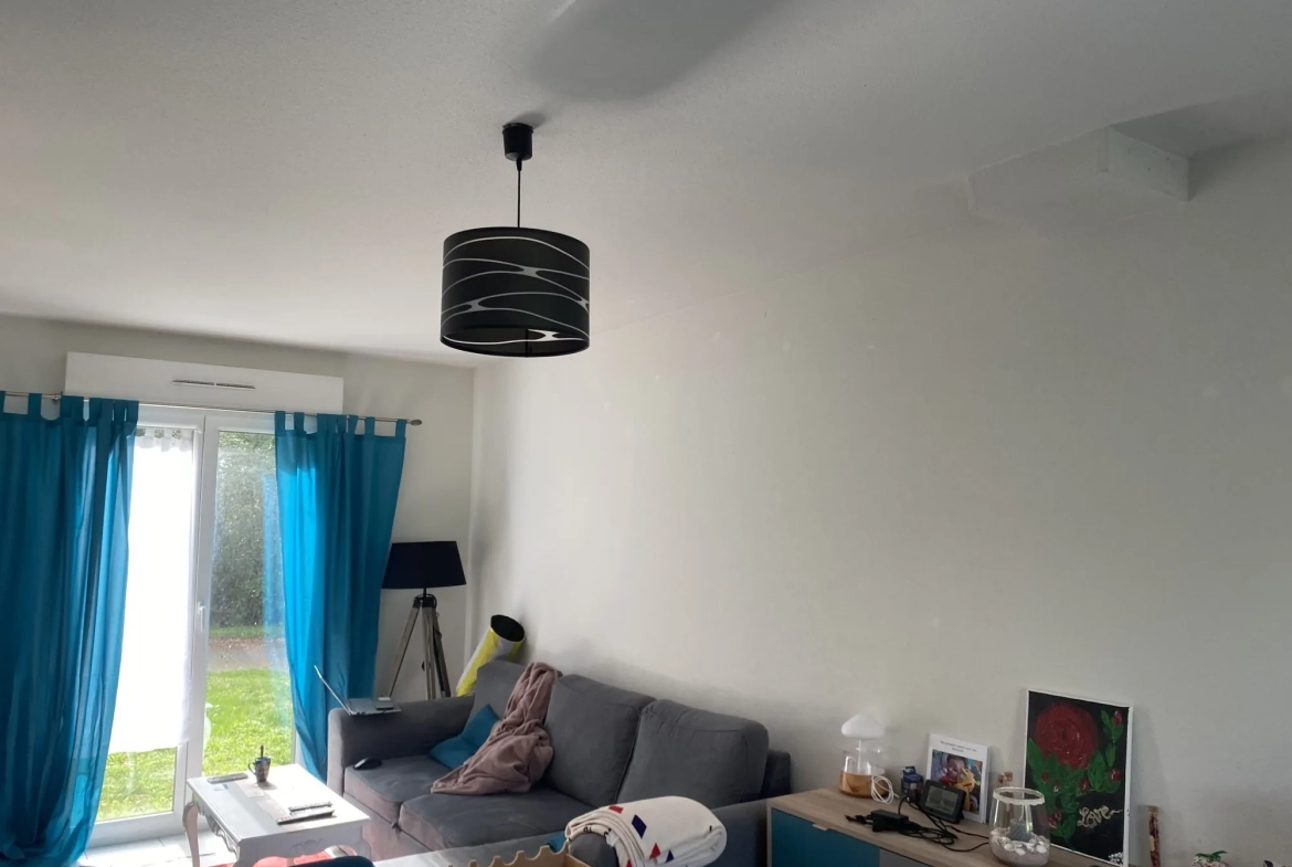 Maison jumelée à vendre à Mamers – 2 chambres, terrasse, parking 