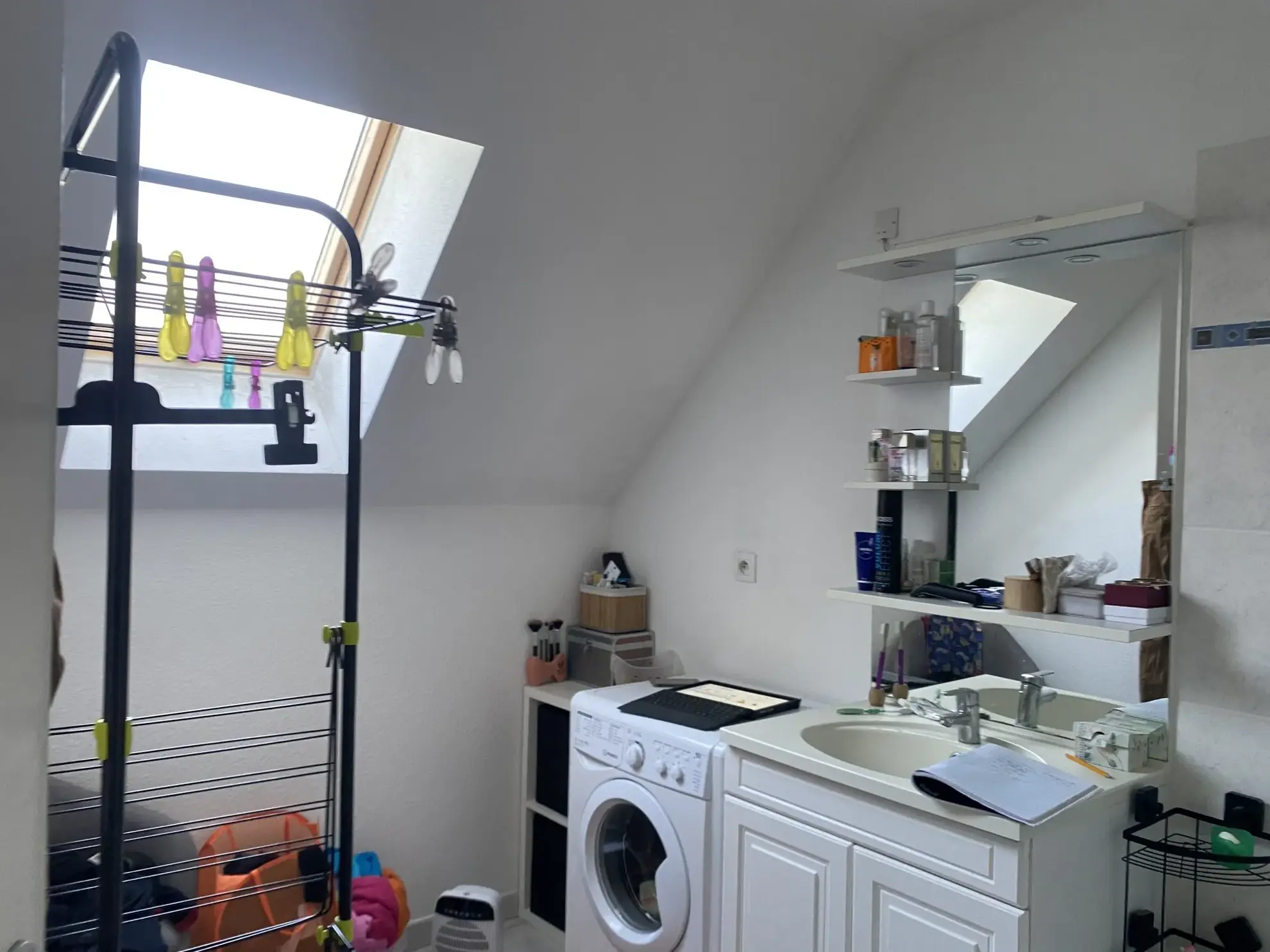 Maison jumelée à vendre à Mamers – 2 chambres, terrasse, parking 