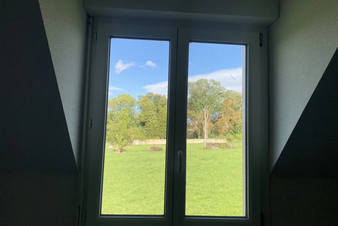 Maison jumelée à vendre à Mamers – 2 chambres, terrasse, parking 