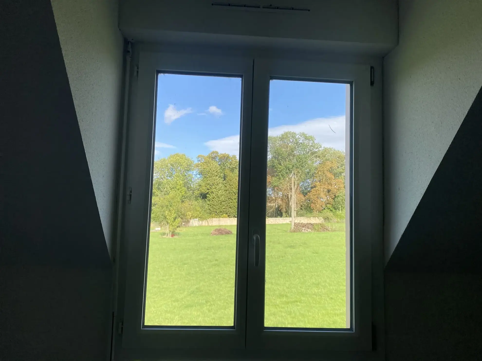 Maison jumelée à vendre à Mamers – 2 chambres, terrasse, parking 