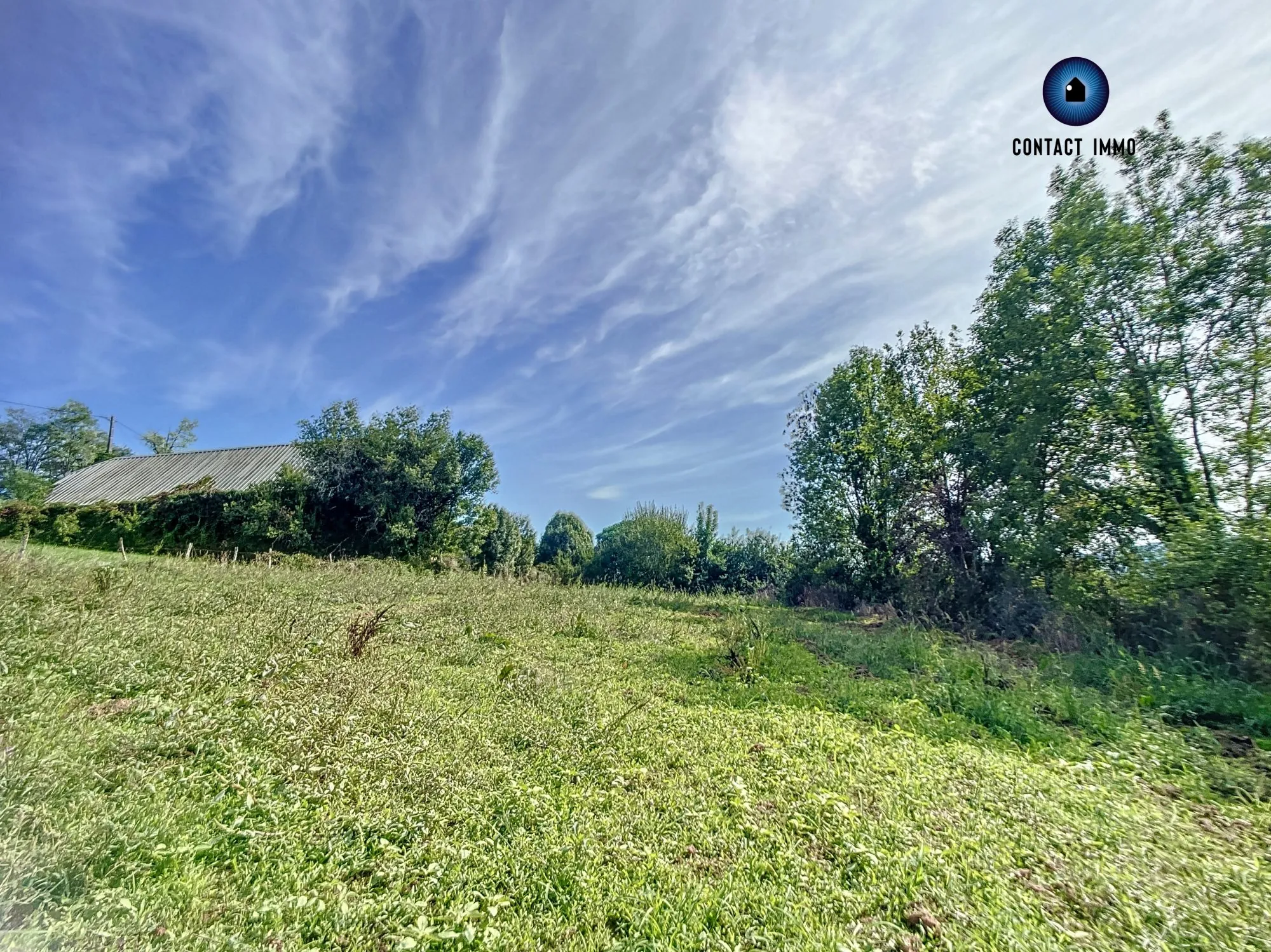 Terrain constructible de 1800 m² à Lintillac, proximité Brive-la-Gaillarde 