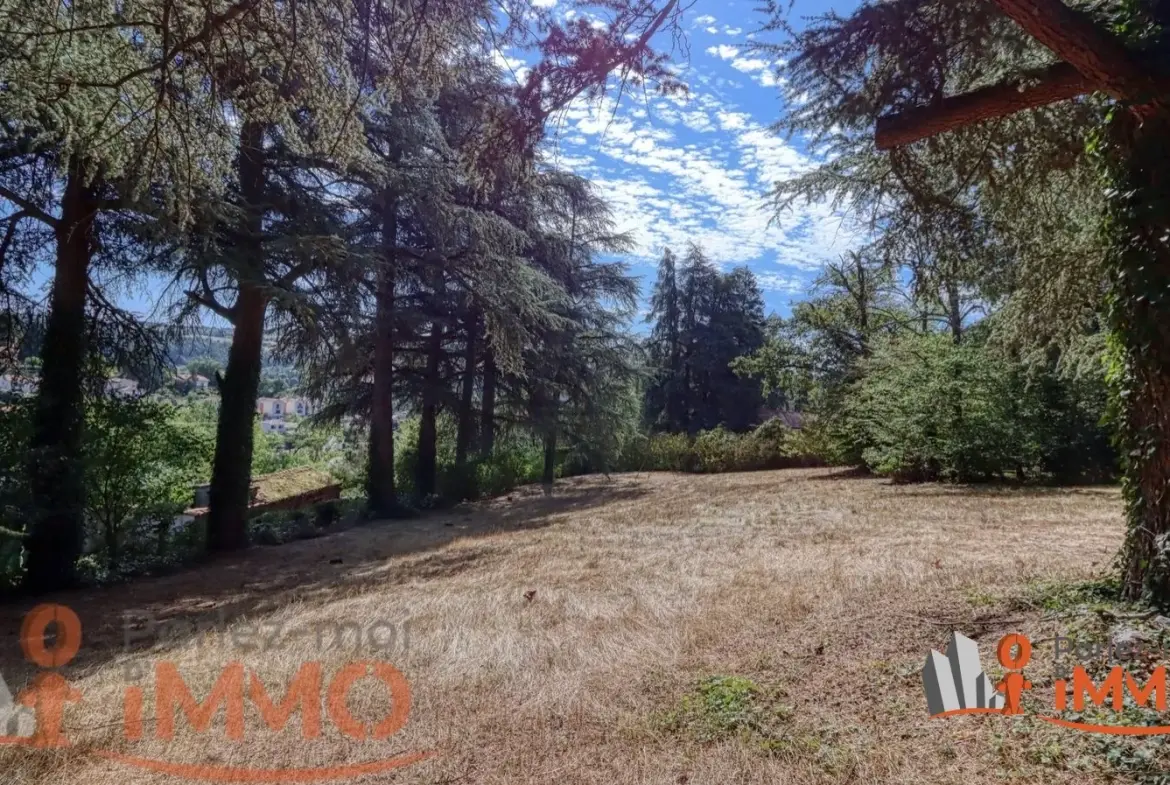 Magnifique terrain constructible à Saint-Galmier proche du centre-ville 