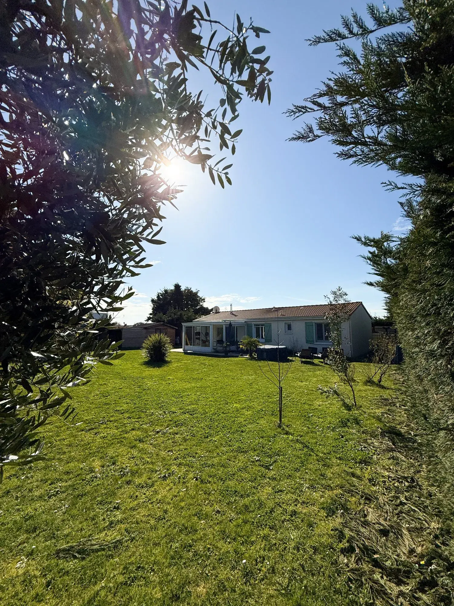 Maison de plain-pied rénovée avec jardin à l'Île d'Olonne 