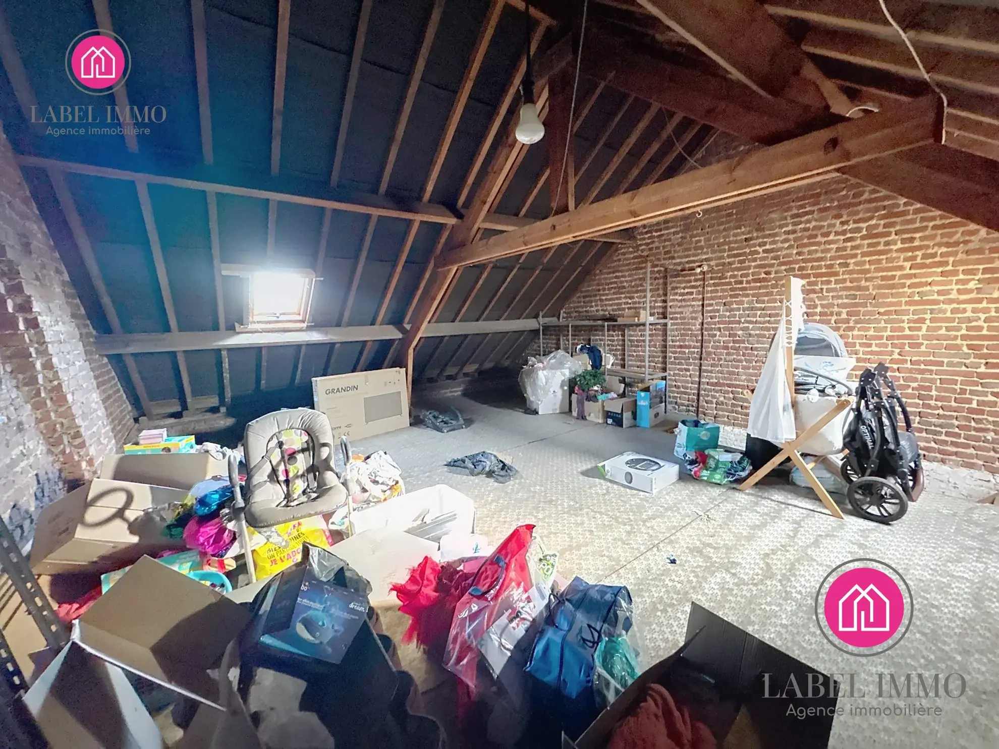 Maison semi-individuelle à vendre à Condé-sur-l'Escaut avec garage et jardin 