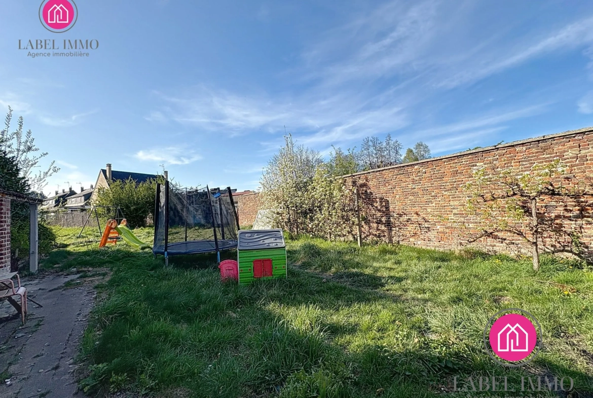 Maison semi-individuelle à vendre à Condé-sur-l'Escaut avec garage et jardin 