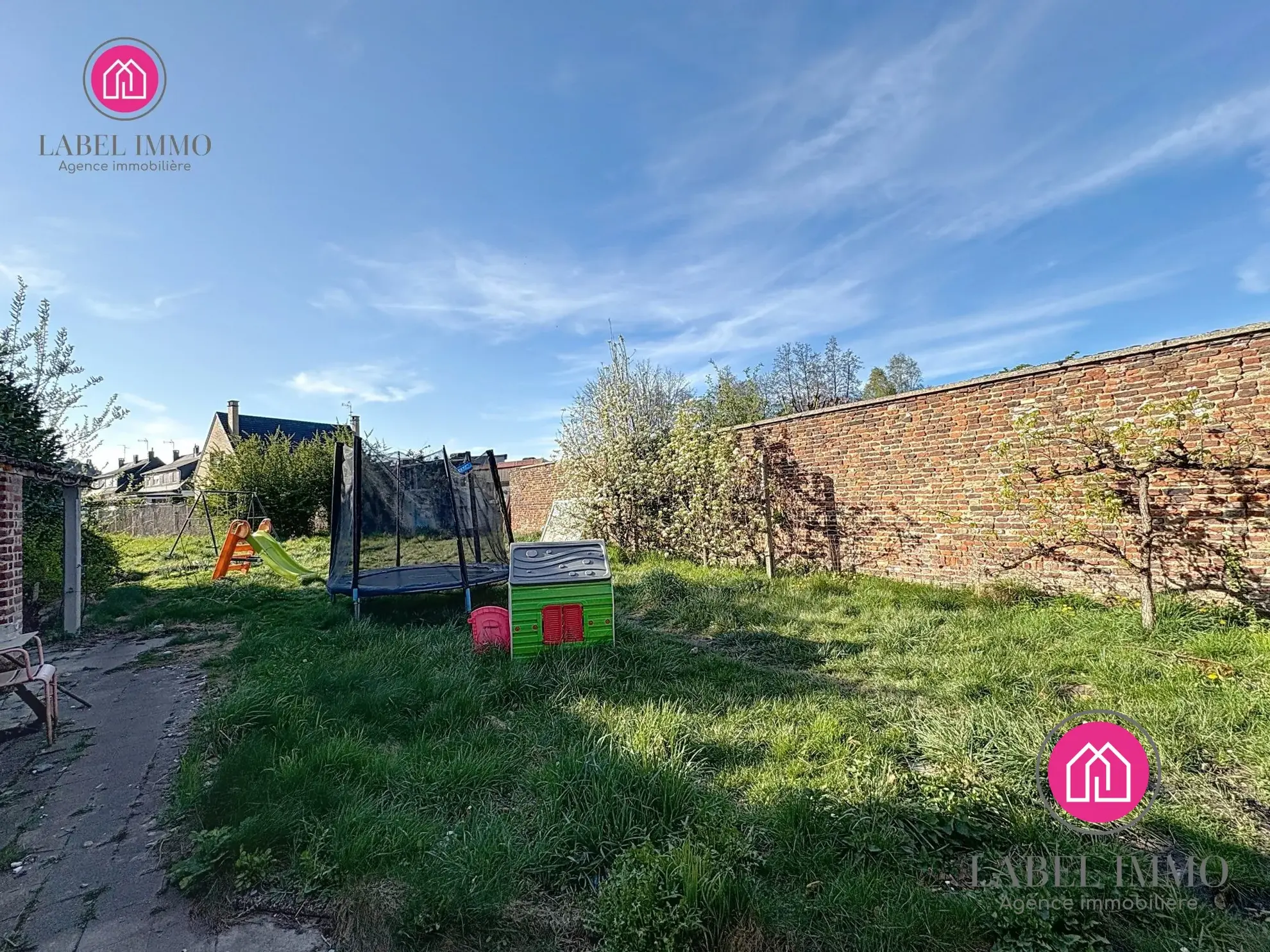 Maison semi-individuelle à vendre à Condé-sur-l'Escaut avec garage et jardin 