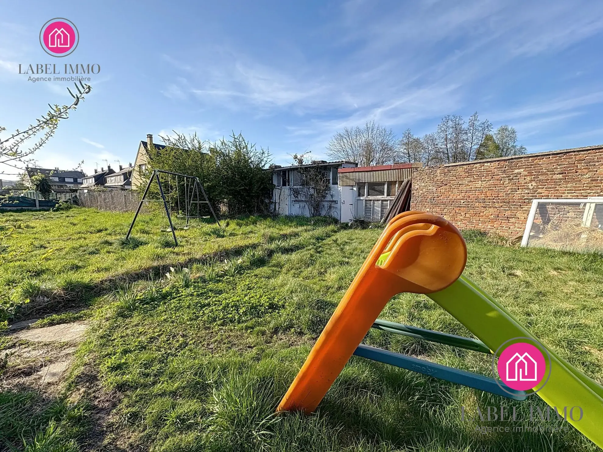 Maison semi-individuelle à vendre à Condé-sur-l'Escaut avec garage et jardin 