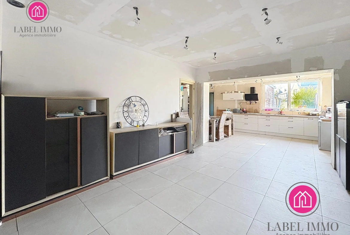 Maison semi-individuelle à vendre à Condé-sur-l'Escaut avec garage et jardin 
