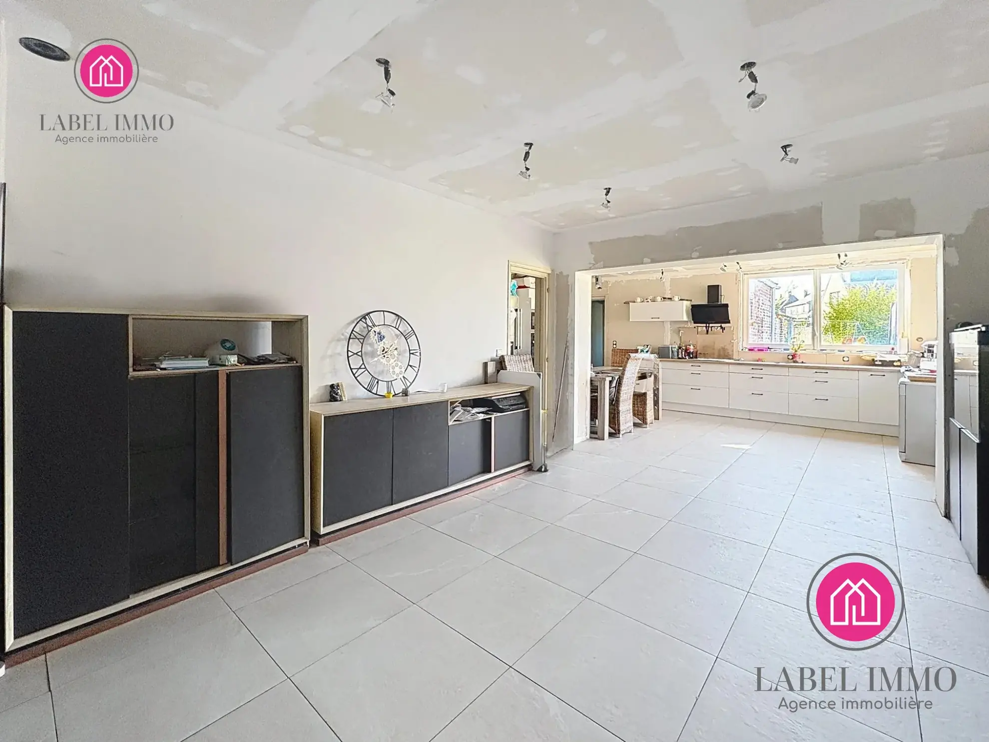 Maison semi-individuelle à vendre à Condé-sur-l'Escaut avec garage et jardin 
