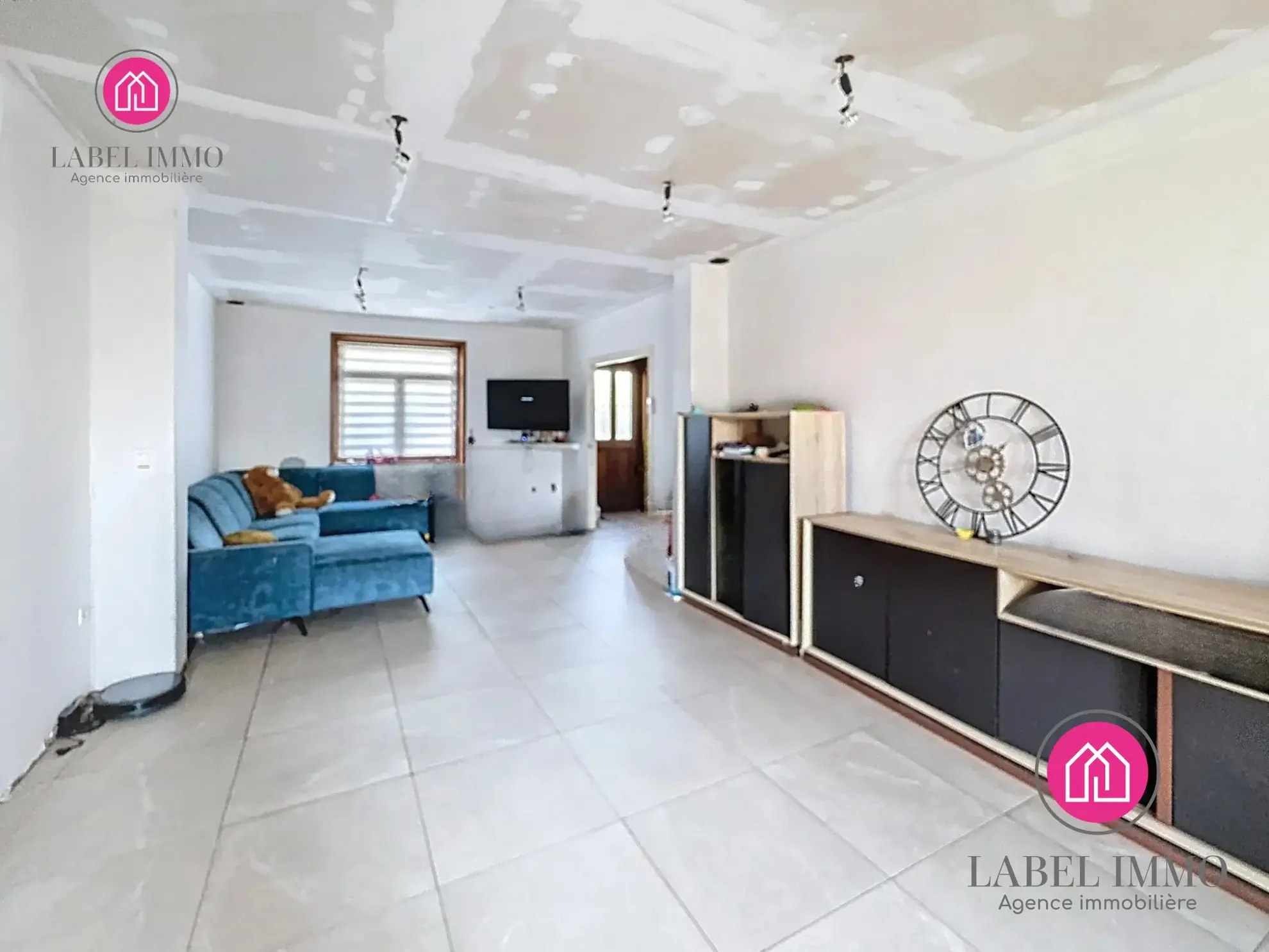 Maison semi-individuelle à vendre à Condé-sur-l'Escaut avec garage et jardin 