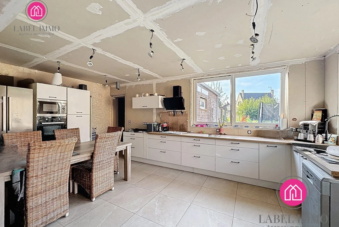 Maison semi-individuelle à vendre à Condé-sur-l'Escaut avec garage et jardin 