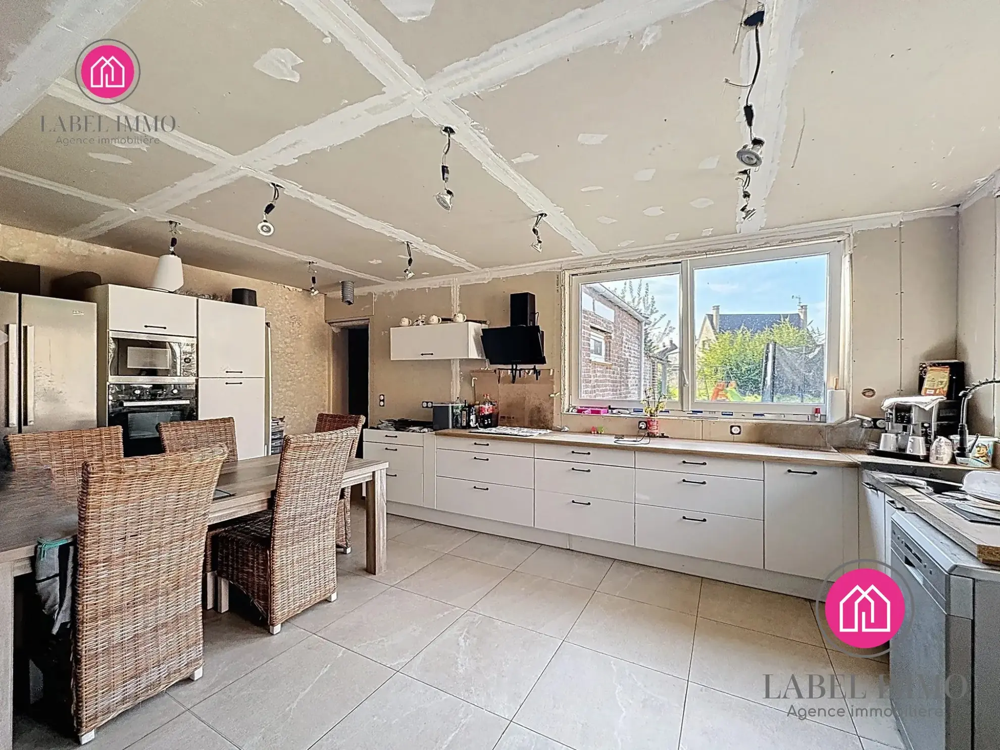 Maison semi-individuelle à vendre à Condé-sur-l'Escaut avec garage et jardin 