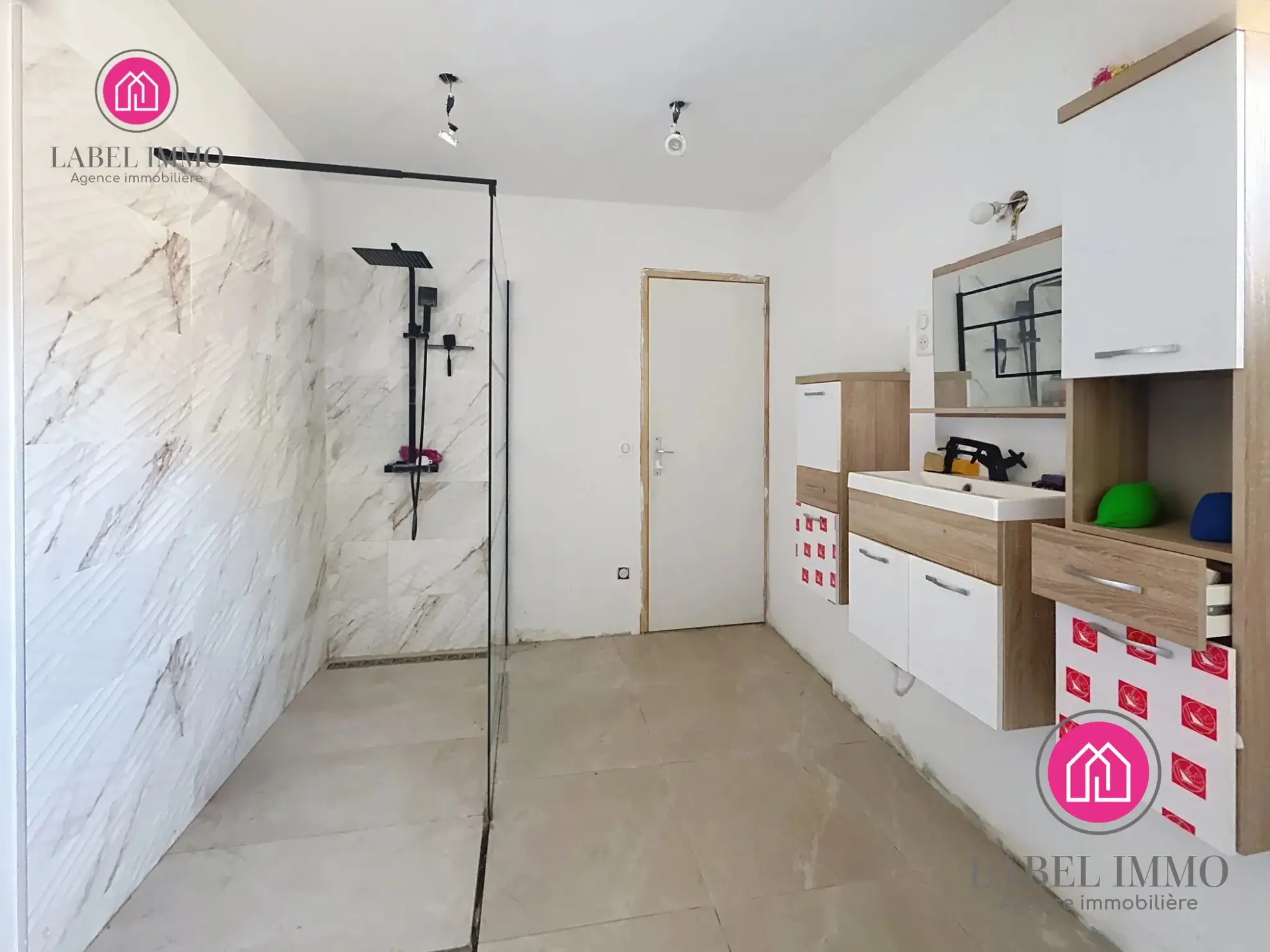 Maison semi-individuelle à vendre à Condé-sur-l'Escaut avec garage et jardin 
