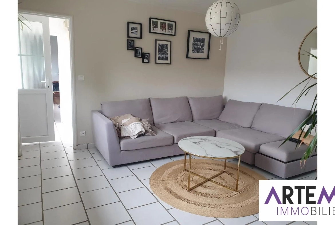 Bel appartement de plain-pied au centre de Saône avec garage et faibles charges 