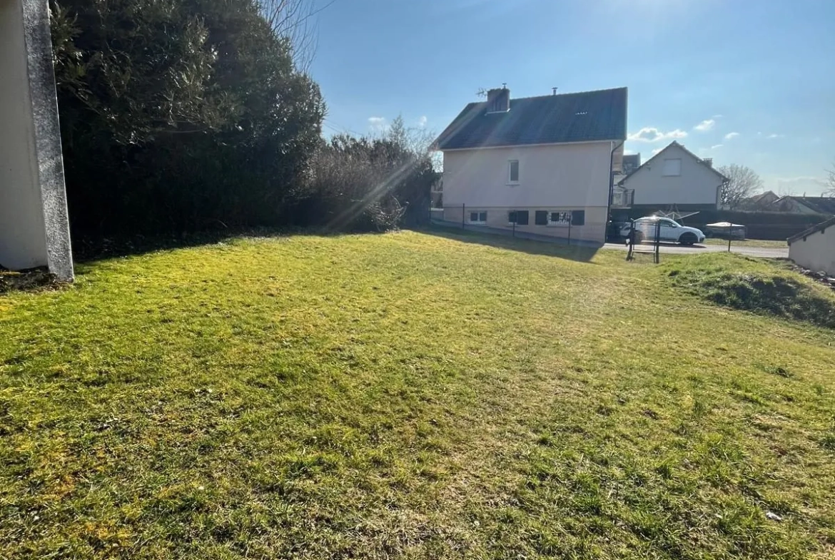 Bel appartement de plain-pied au centre de Saône avec garage et faibles charges 