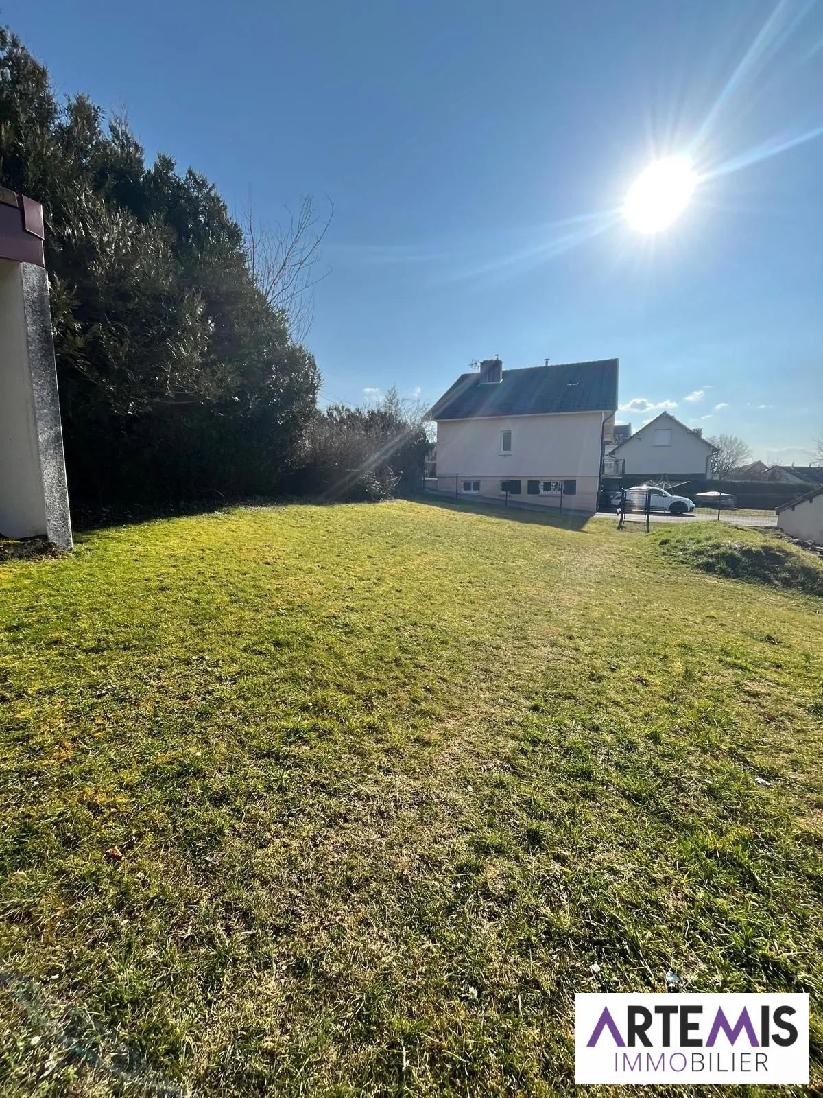 Bel appartement de plain-pied au centre de Saône avec garage et faibles charges 
