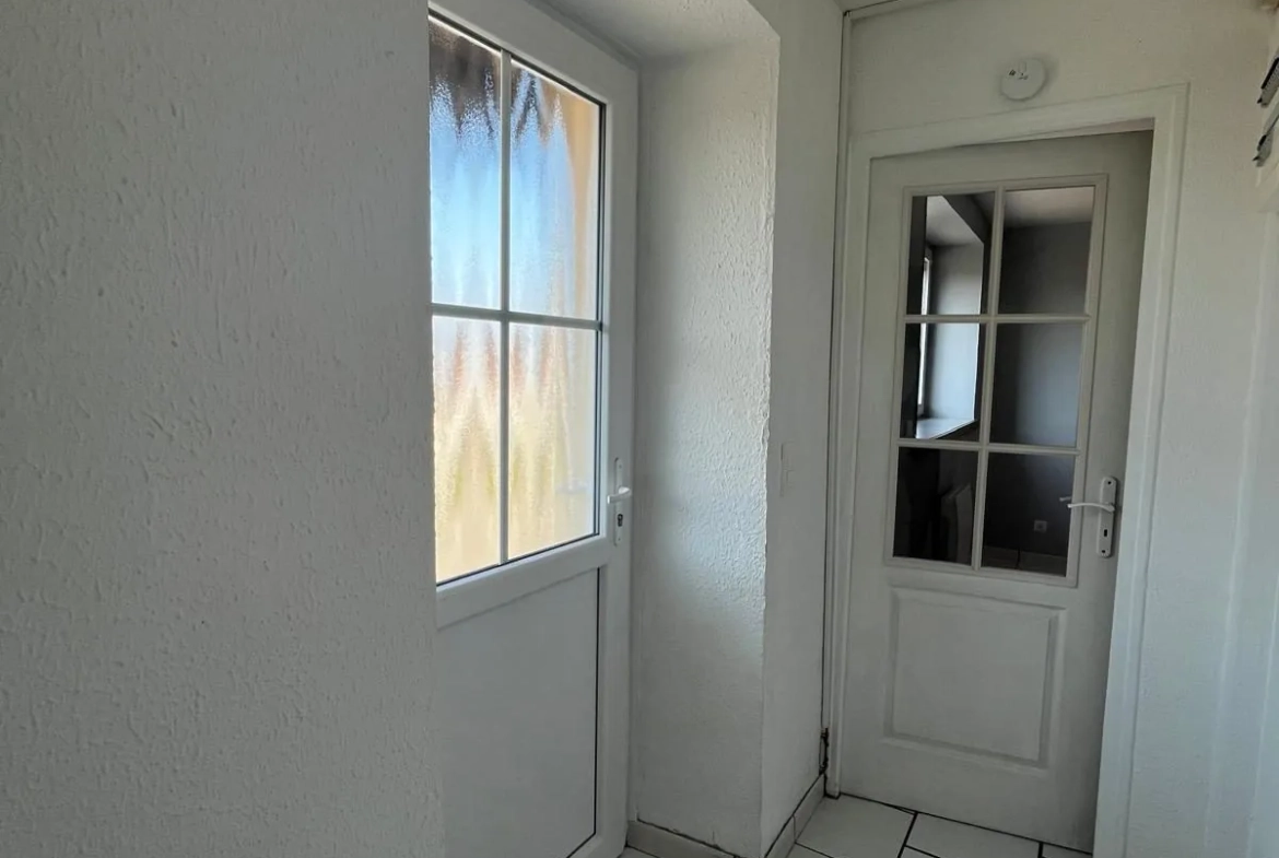 Bel appartement de plain-pied au centre de Saône avec garage et faibles charges 
