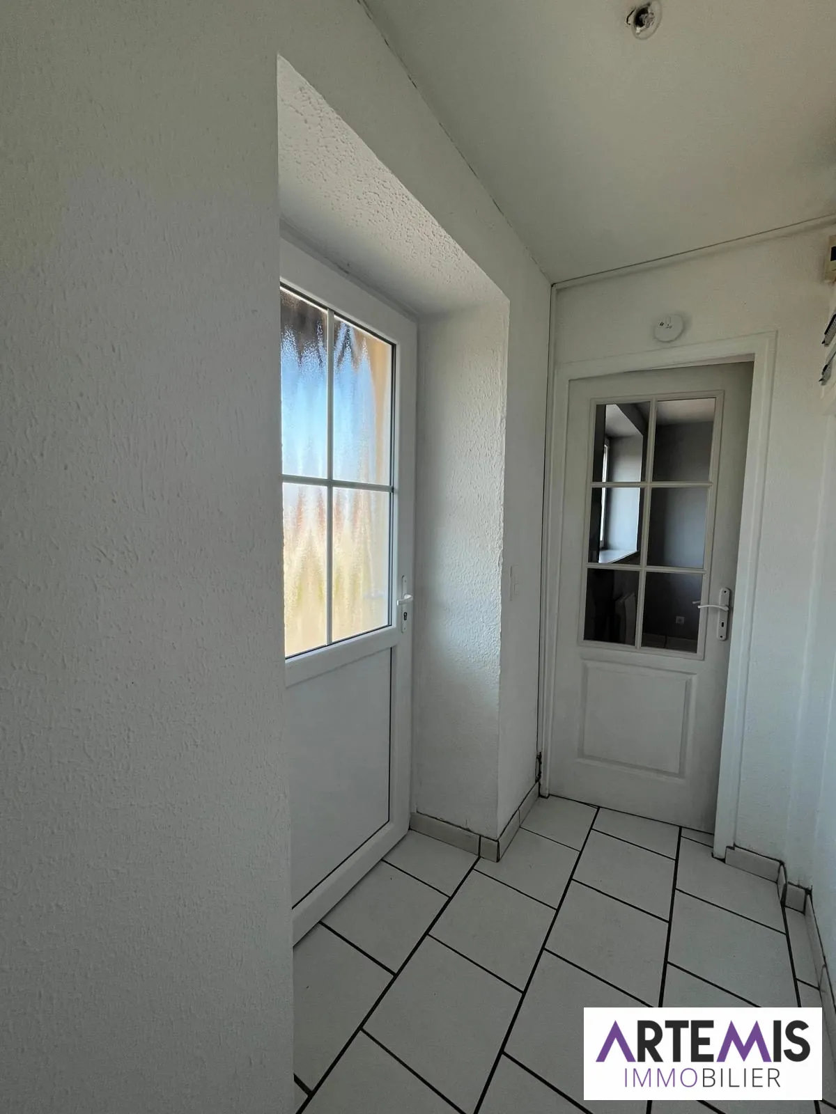 Bel appartement de plain-pied au centre de Saône avec garage et faibles charges 