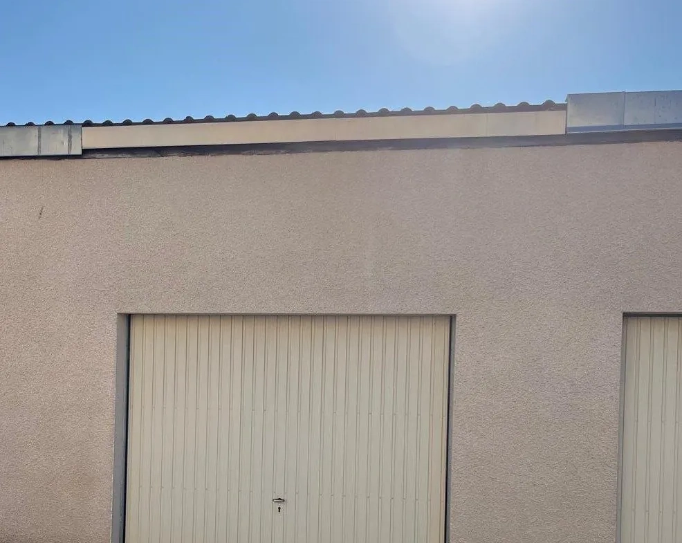 Bel appartement de plain-pied au centre de Saône avec garage et faibles charges 