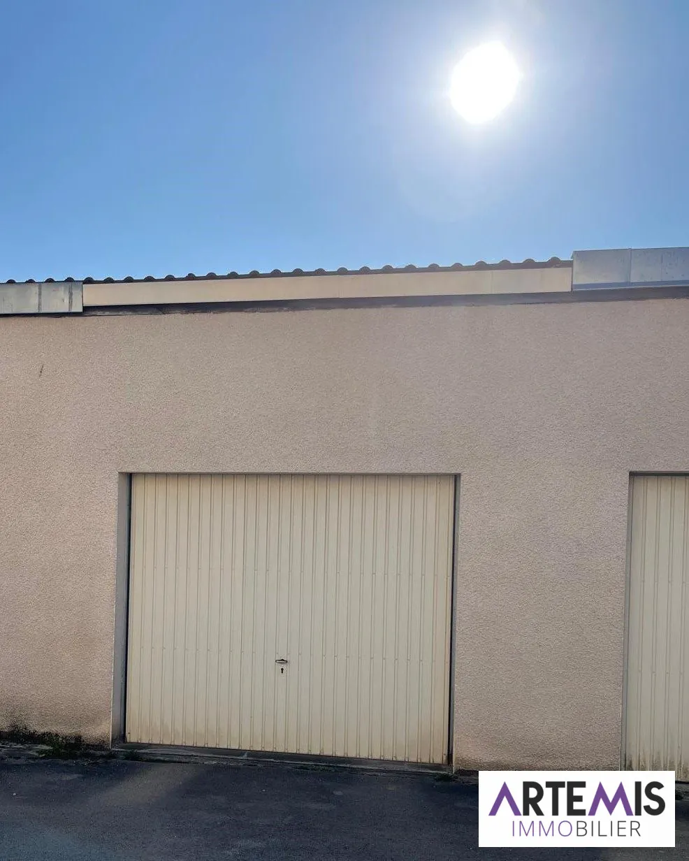 Bel appartement de plain-pied au centre de Saône avec garage et faibles charges 