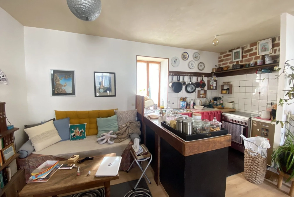 Maison de ville à vendre à Courtenay avec deux logements, terrain de 509 m² 