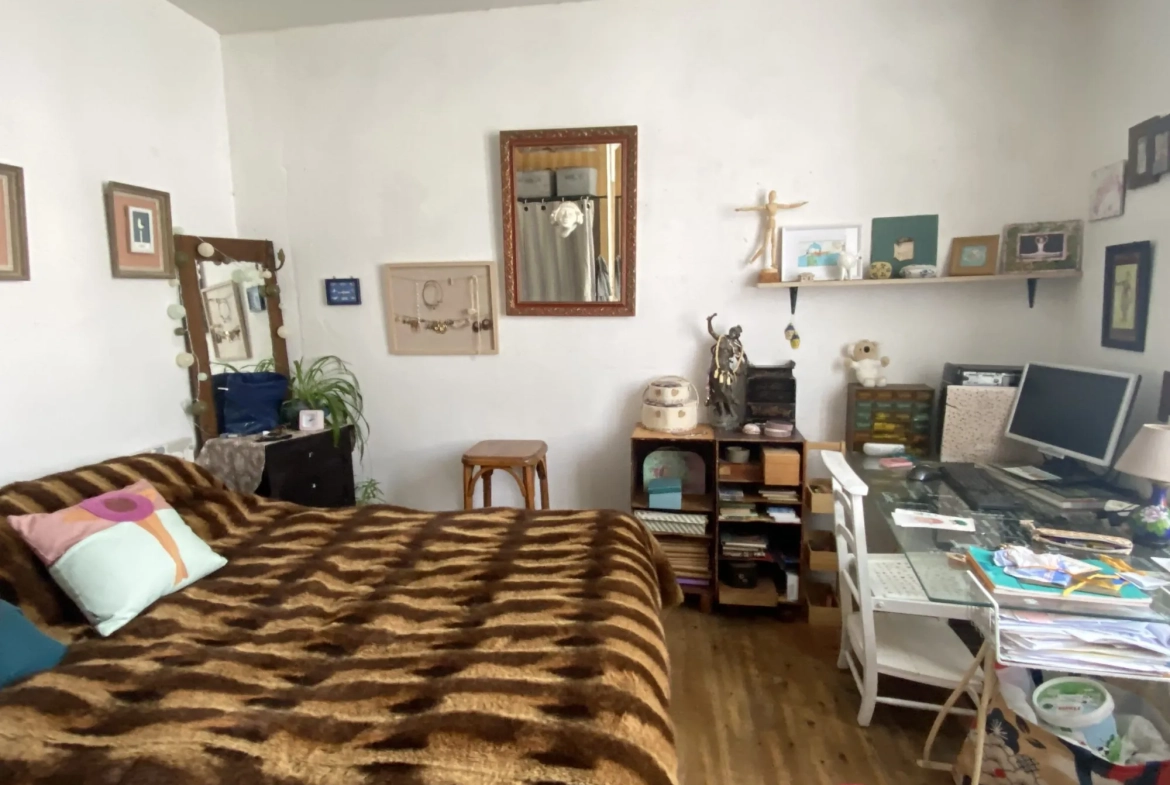 Maison de ville à vendre à Courtenay avec deux logements, terrain de 509 m² 