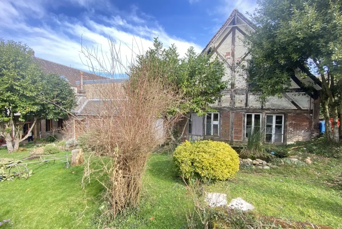 Maison de ville à vendre à Courtenay avec deux logements, terrain de 509 m² 