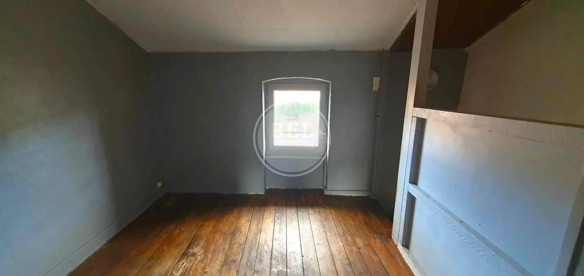 Appartement duplex à Sainte Foy l'Argentière avec terrain et potentiel de rénovation 