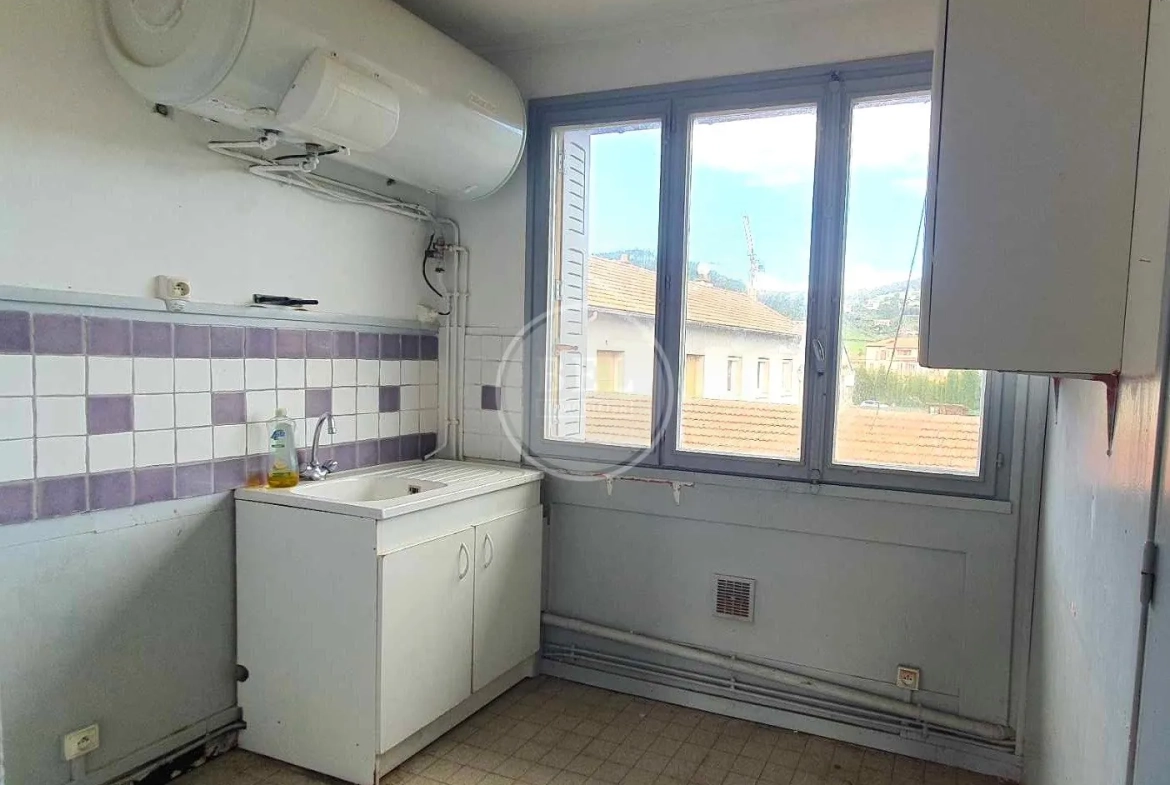Appartement duplex à Sainte Foy l'Argentière avec terrain et potentiel de rénovation 