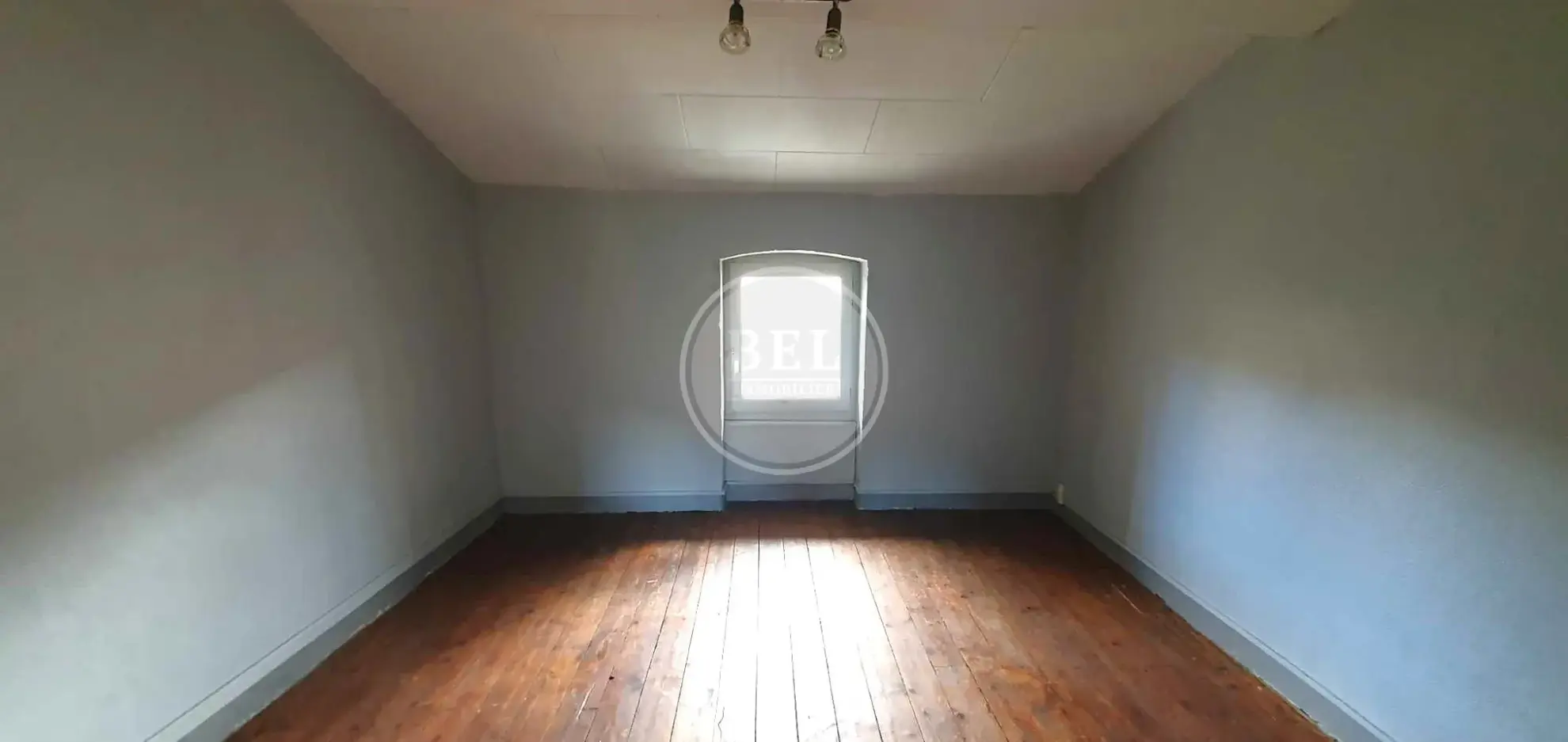 Appartement duplex à Sainte Foy l'Argentière avec terrain et potentiel de rénovation 