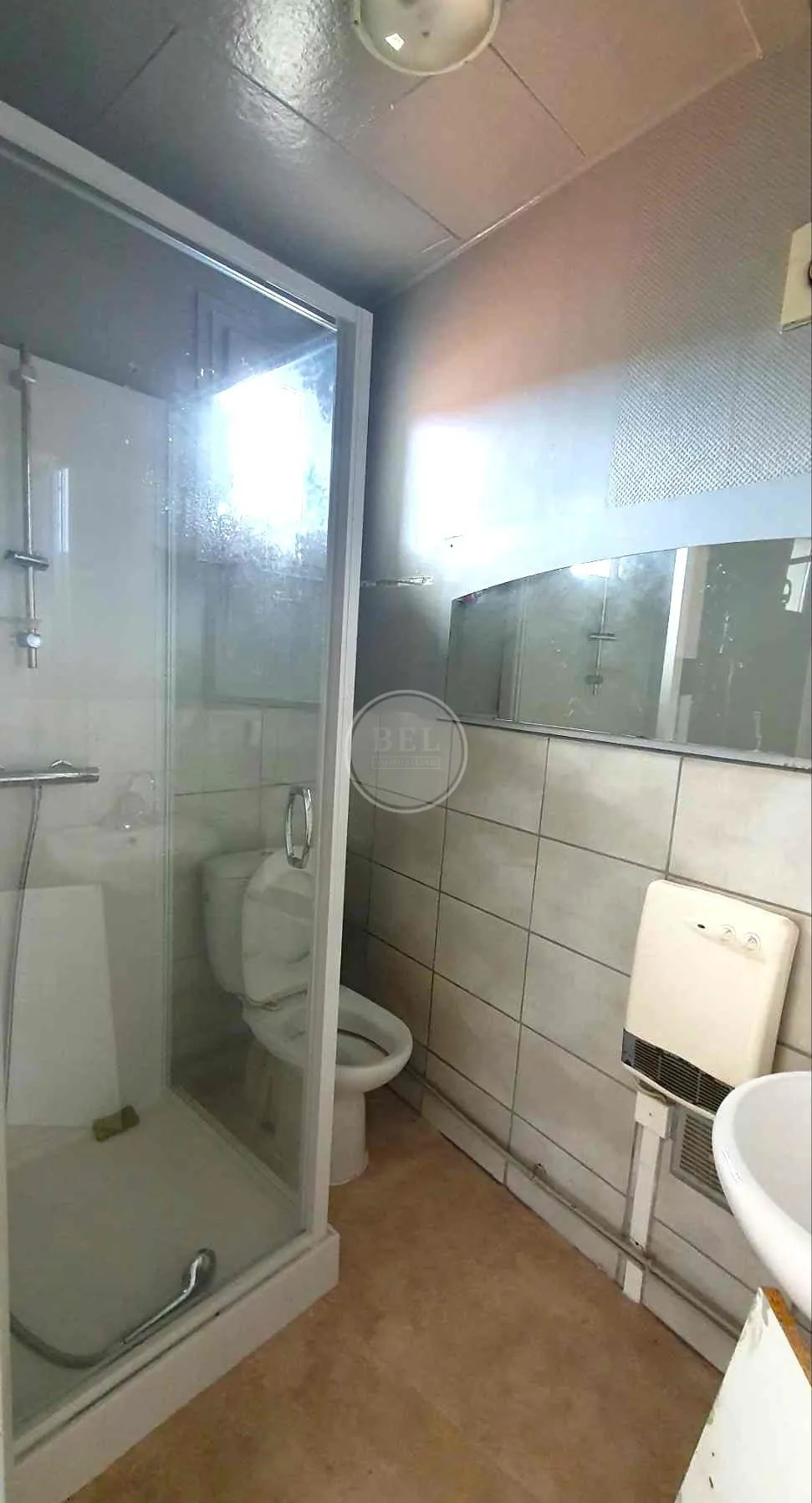 Appartement duplex à Sainte Foy l'Argentière avec terrain et potentiel de rénovation 