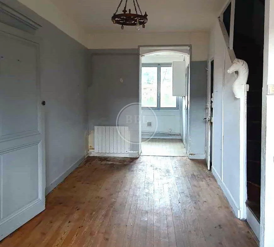 Appartement duplex à Sainte Foy l'Argentière avec terrain et potentiel de rénovation 