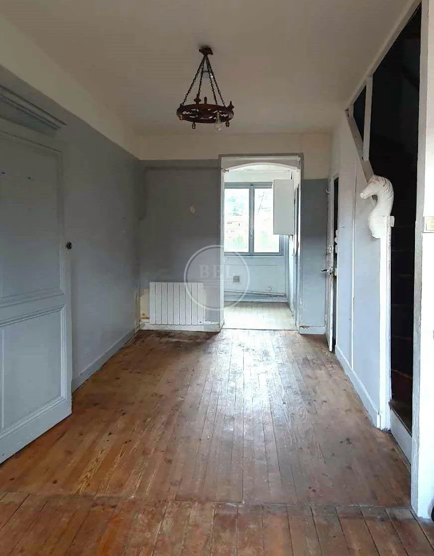 Appartement duplex à Sainte Foy l'Argentière avec terrain et potentiel de rénovation 