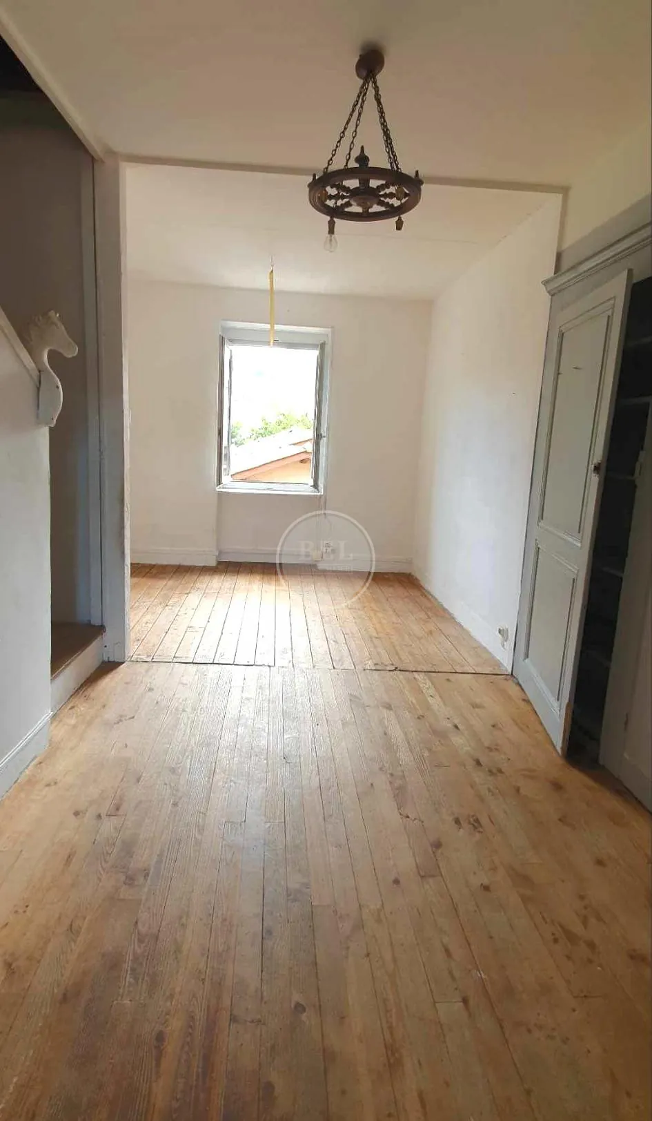 Appartement duplex à Sainte Foy l'Argentière avec terrain et potentiel de rénovation 