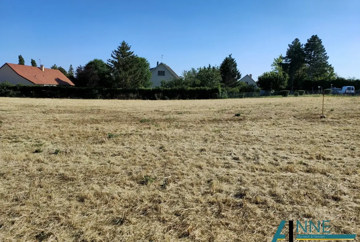 Grand terrain à bâtir viabilisé de 1432 m² à Fontaines 
