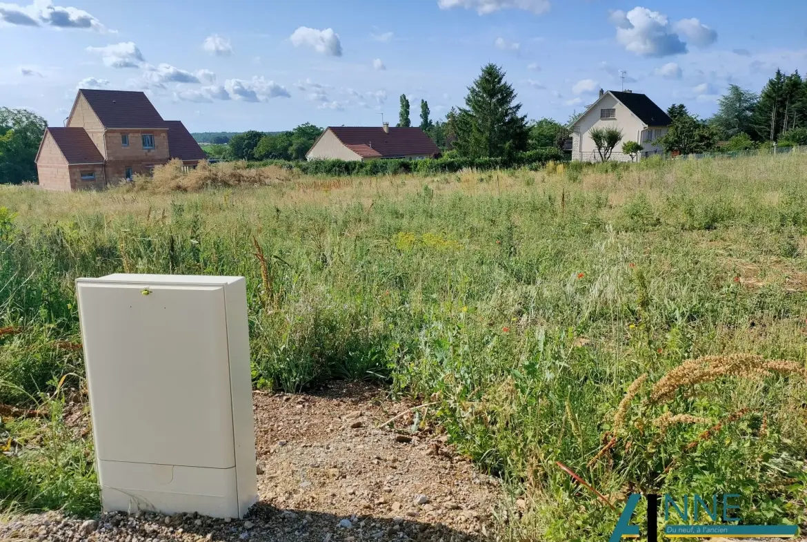 Grand terrain à bâtir viabilisé de 1432 m² à Fontaines 