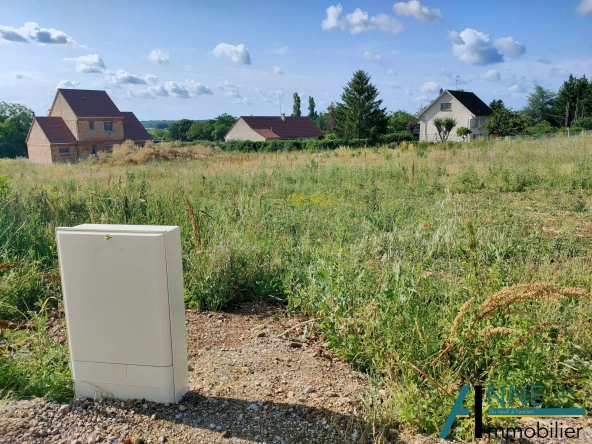 Grand terrain à bâtir viabilisé de 1432 m² à Fontaines