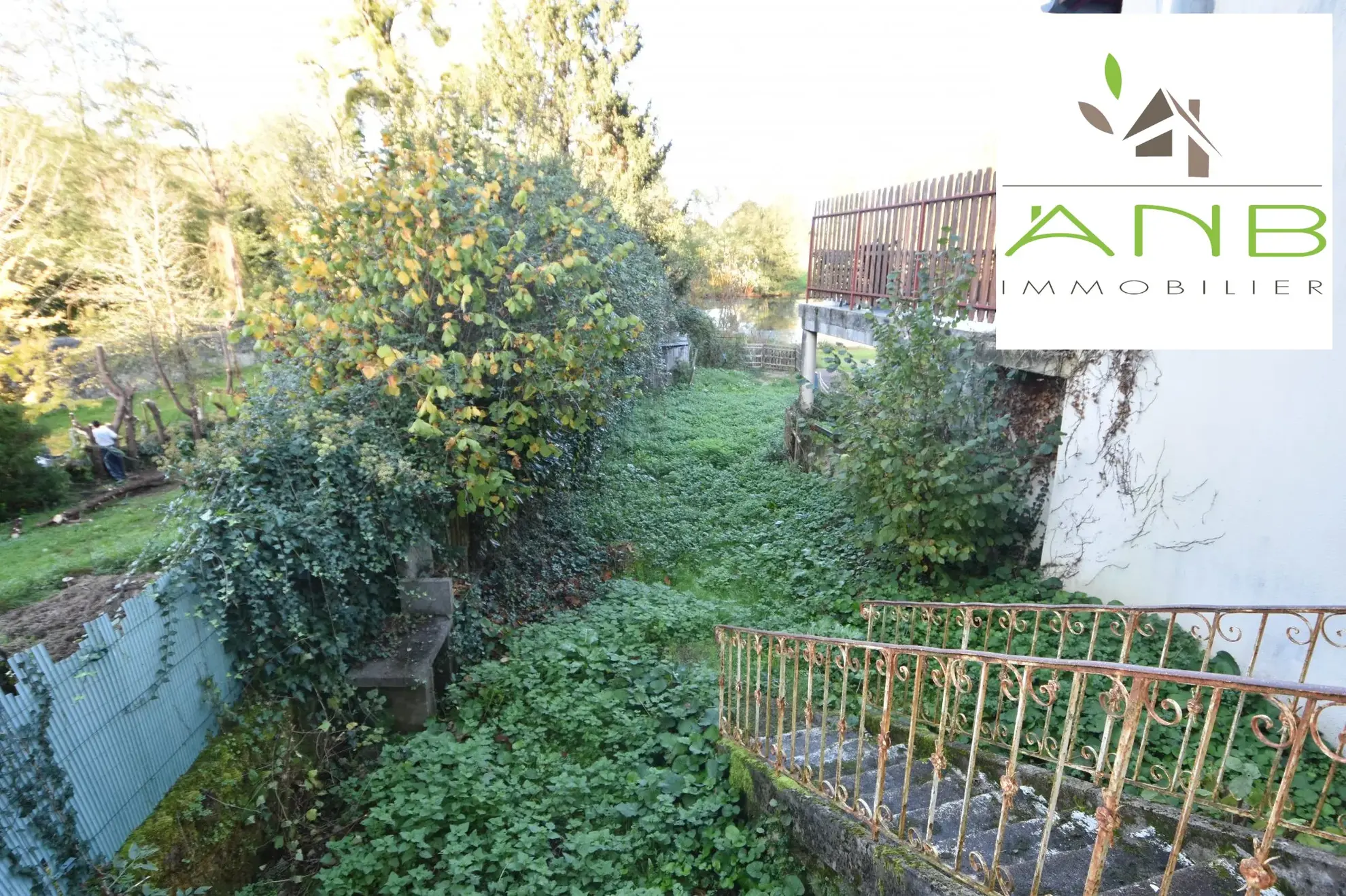 Maison de village à rénover de 140 m² à Bussière-Badil en centre-ville 