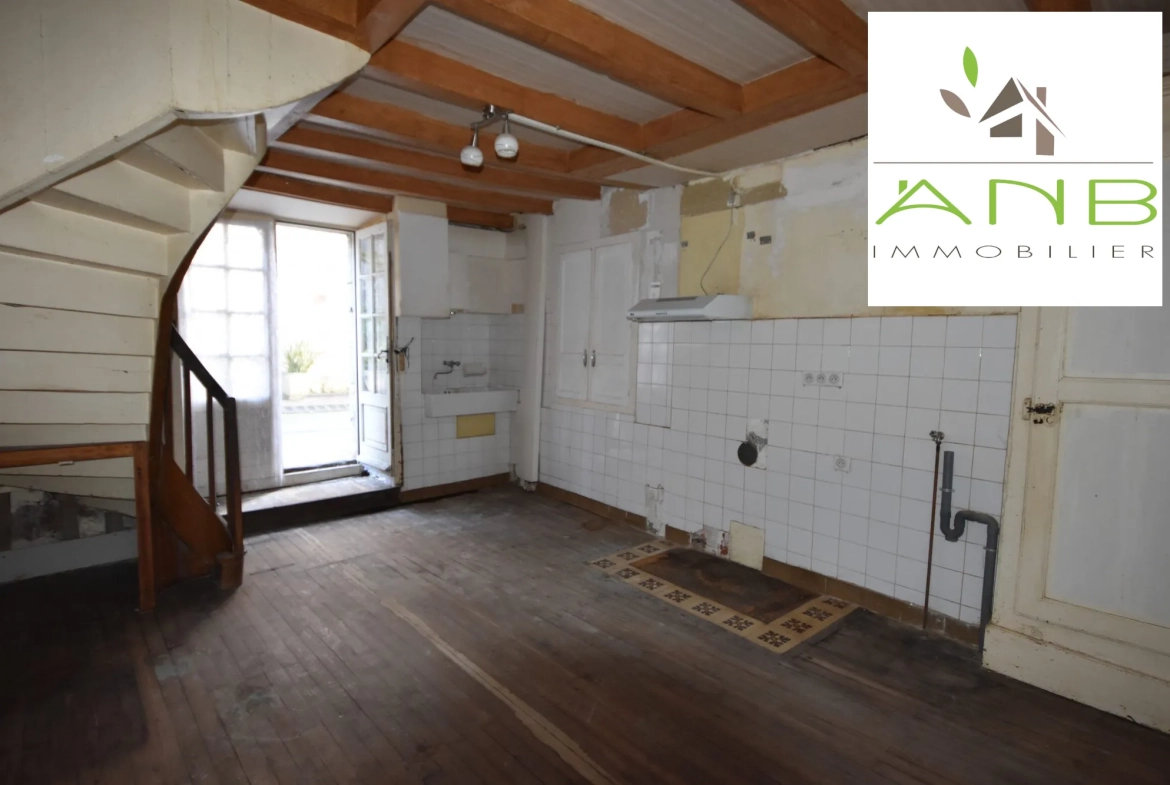 Maison de village à rénover de 140 m² à Bussière-Badil en centre-ville 