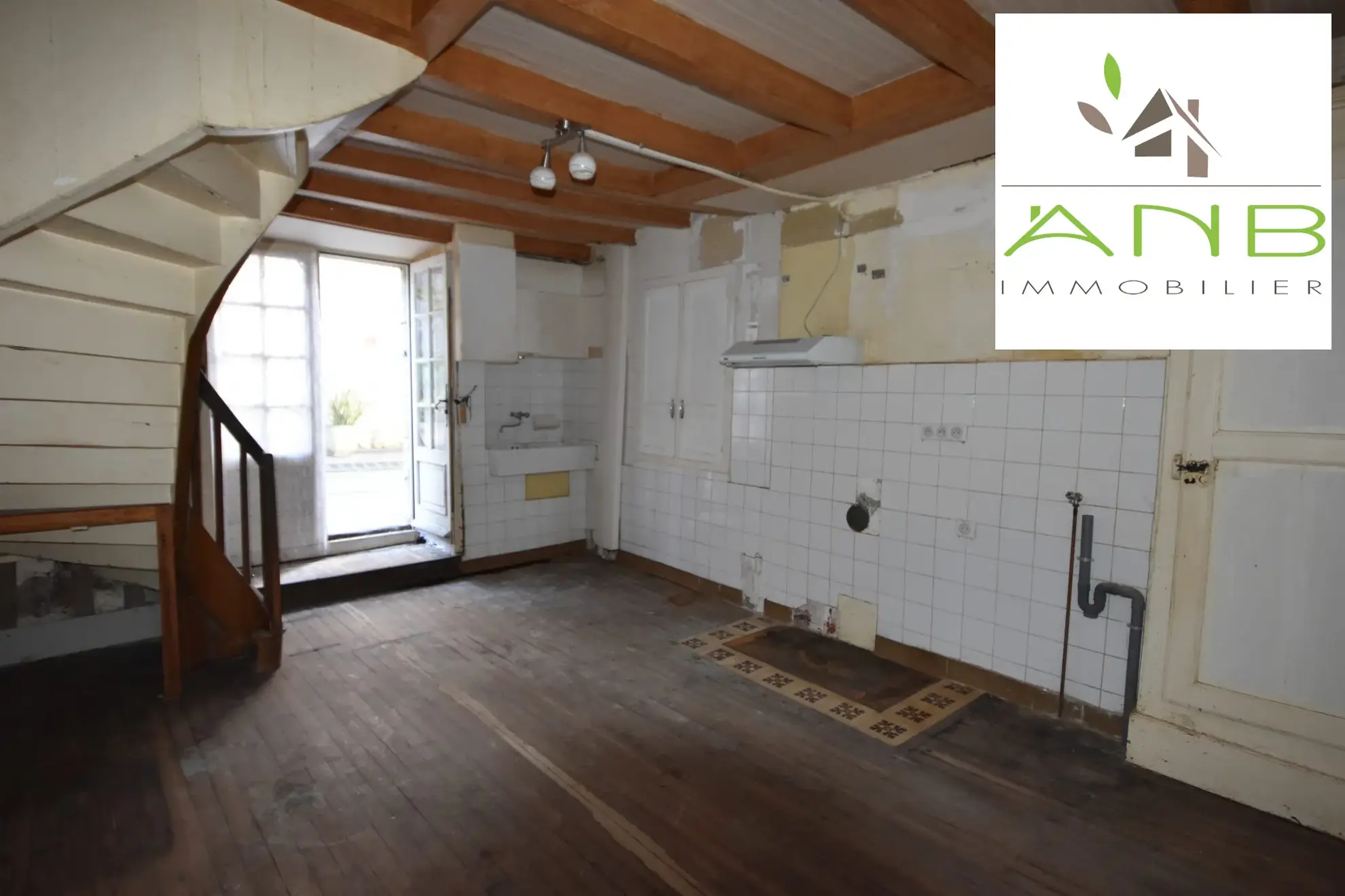 Maison de village à rénover de 140 m² à Bussière-Badil en centre-ville 