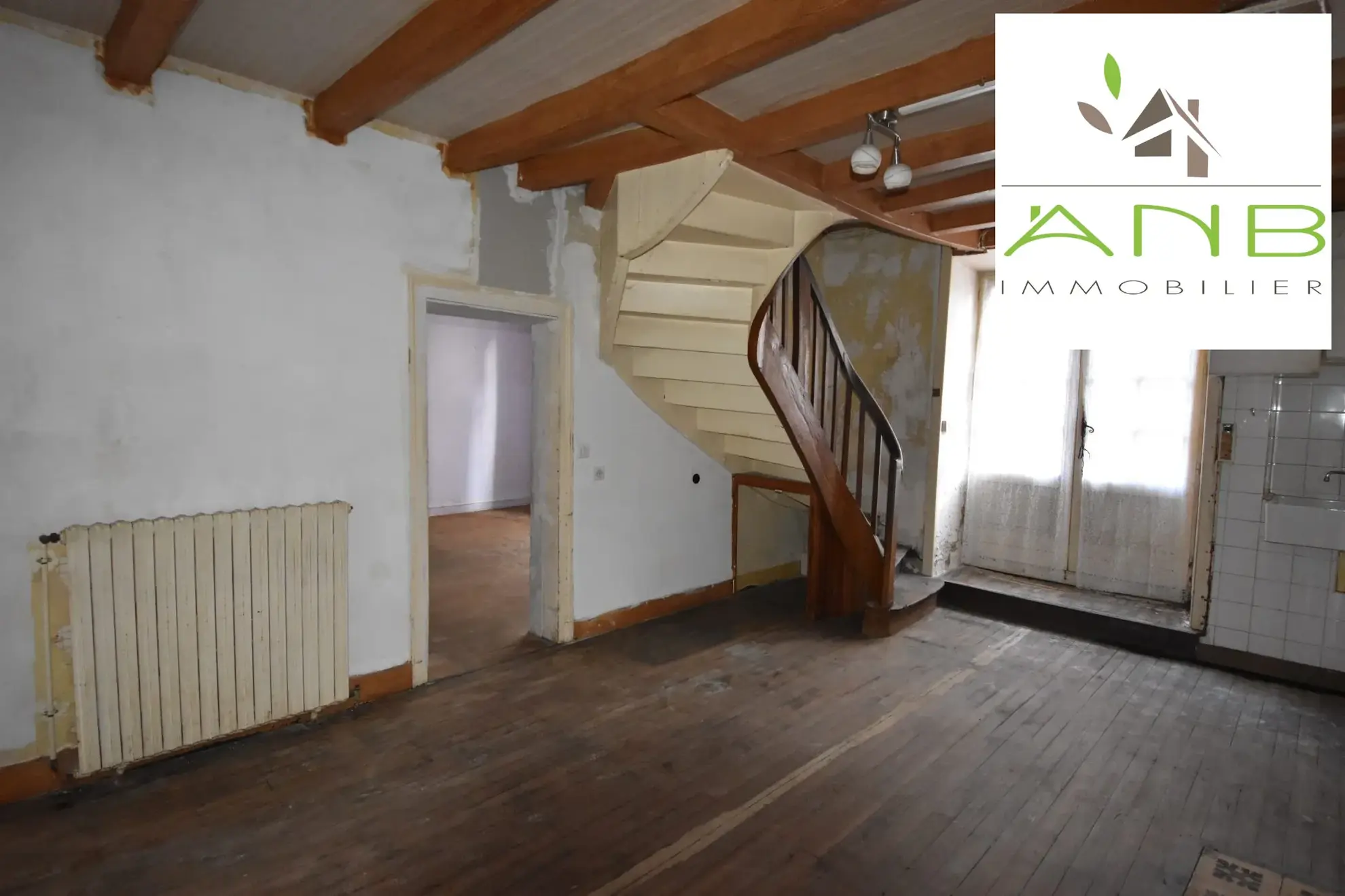 Maison de village à rénover de 140 m² à Bussière-Badil en centre-ville 