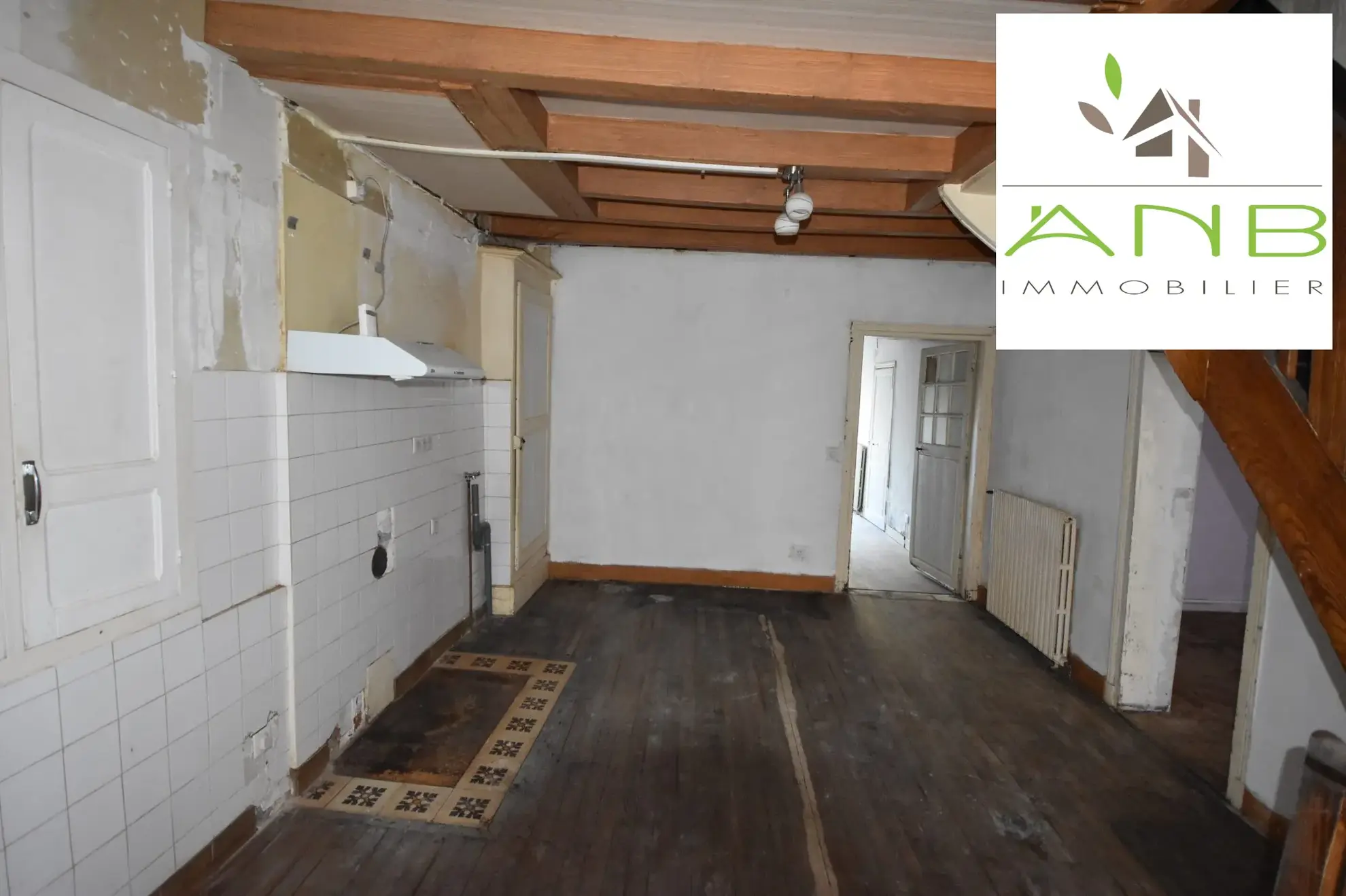 Maison de village à rénover de 140 m² à Bussière-Badil en centre-ville 