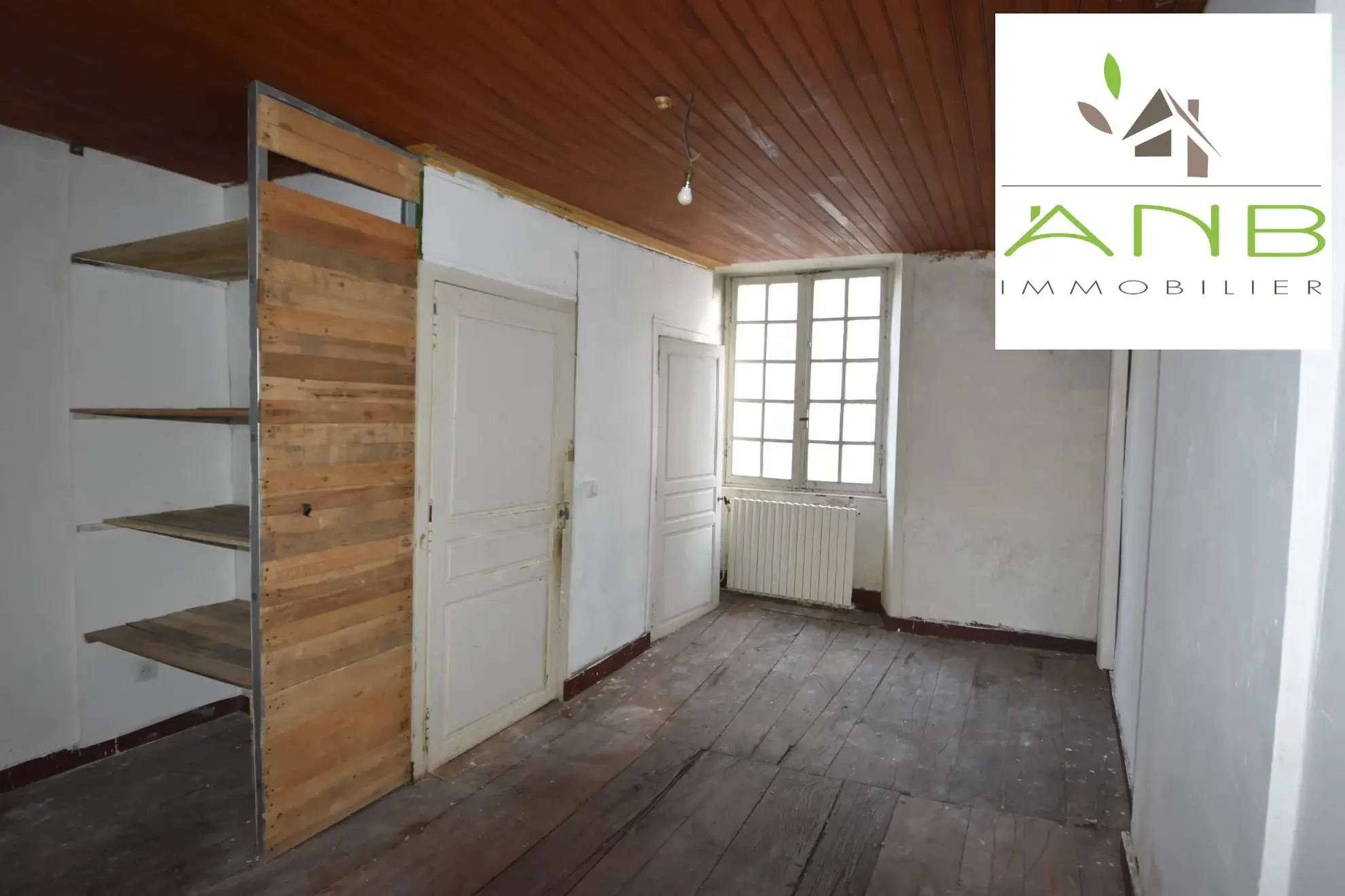 Maison de village à rénover de 140 m² à Bussière-Badil en centre-ville 