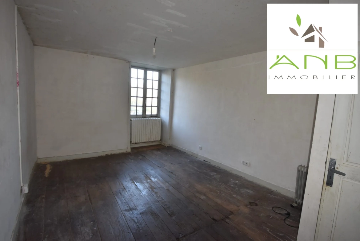 Maison de village à rénover de 140 m² à Bussière-Badil en centre-ville 