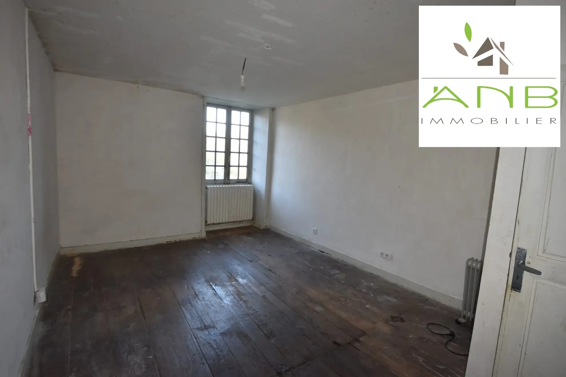 Maison de village à rénover de 140 m² à Bussière-Badil en centre-ville 