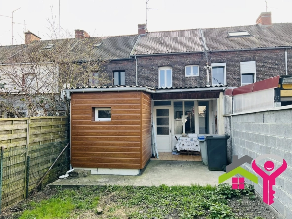 Maison mitoyenne lumineuse à Denain avec jardin et 2 chambres