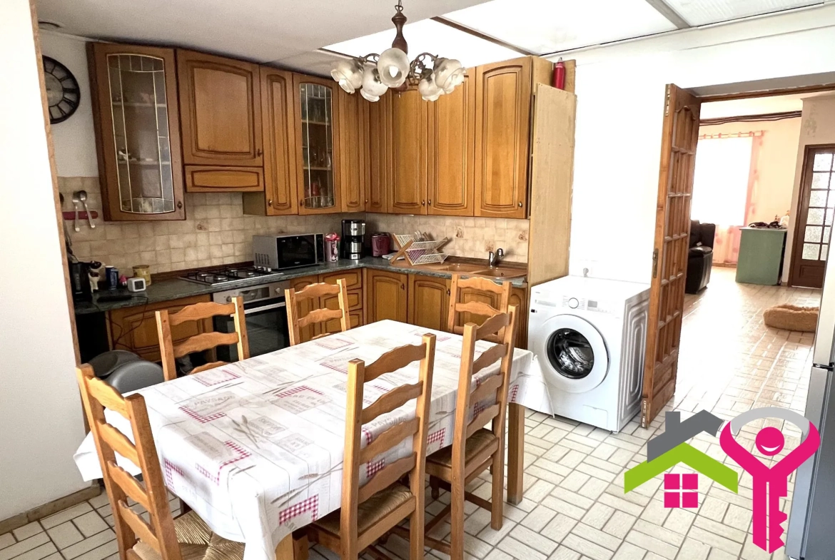 Maison mitoyenne lumineuse à Denain avec jardin et 2 chambres 